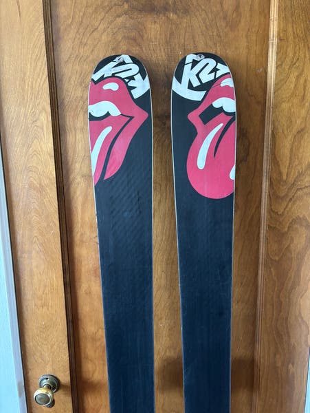 K2 サイドスタッシュ ローリングストーンズエディション K2 Rolling Stones SideStash Skis - special edition Review