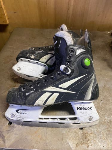 Reebok Regular Width  Size 4 10K Pump Hockey Skates