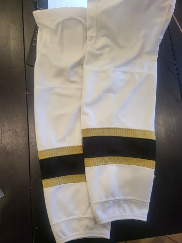 Intermediate White/gold/black socks