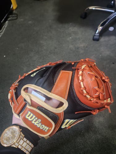 New Right Hand Throw Wilson Catcher's A2000 Baseball Glove 34"
