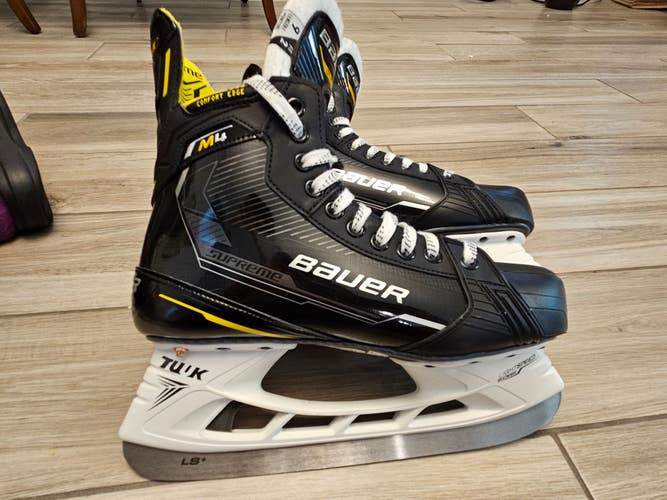Like New Senior Bauer Supreme M4 Hockey Skates 9