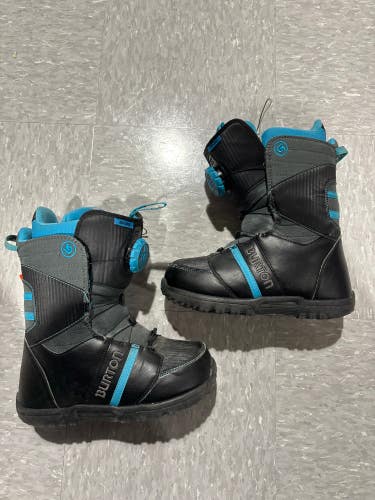 Used Size 6.0 Kid's Burton Zipline Snowboard Boots