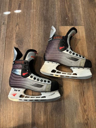 Bauer Vapor XXX Hockey Skates Size 6.5 EE