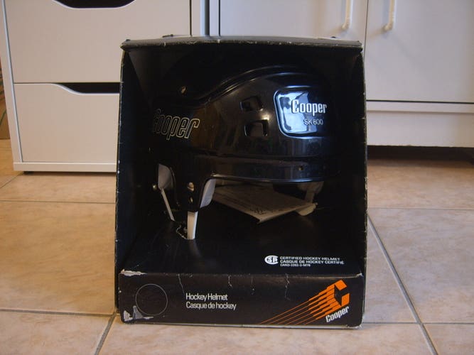 Like New Condition Vintage Cooper SK600 Senior Hockey Helmet w/Box