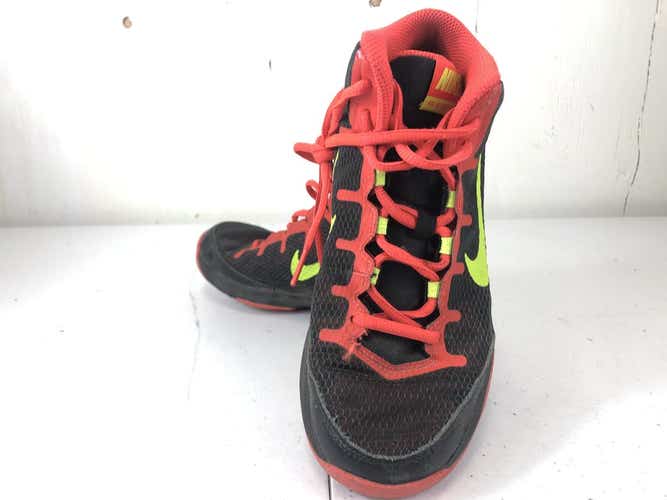 Used Nike 759982 Senior 5.5 Basketball Shoes