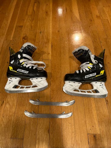Used Junior Bauer Regular Width Size 1 Supreme M4 Hockey Skates