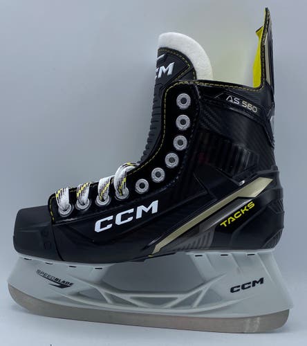 NEW CCM Tacks AS 560, Size 6 R