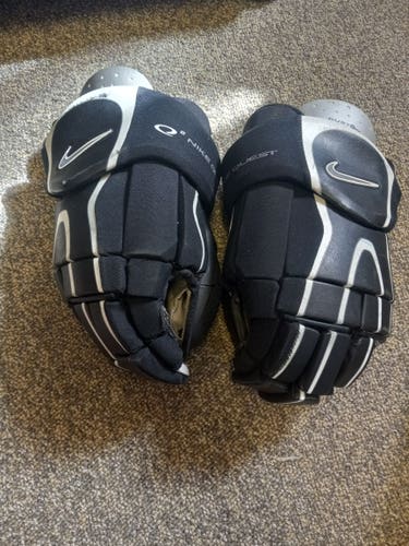 Used Nike Quest 2 Gloves 13.5" L