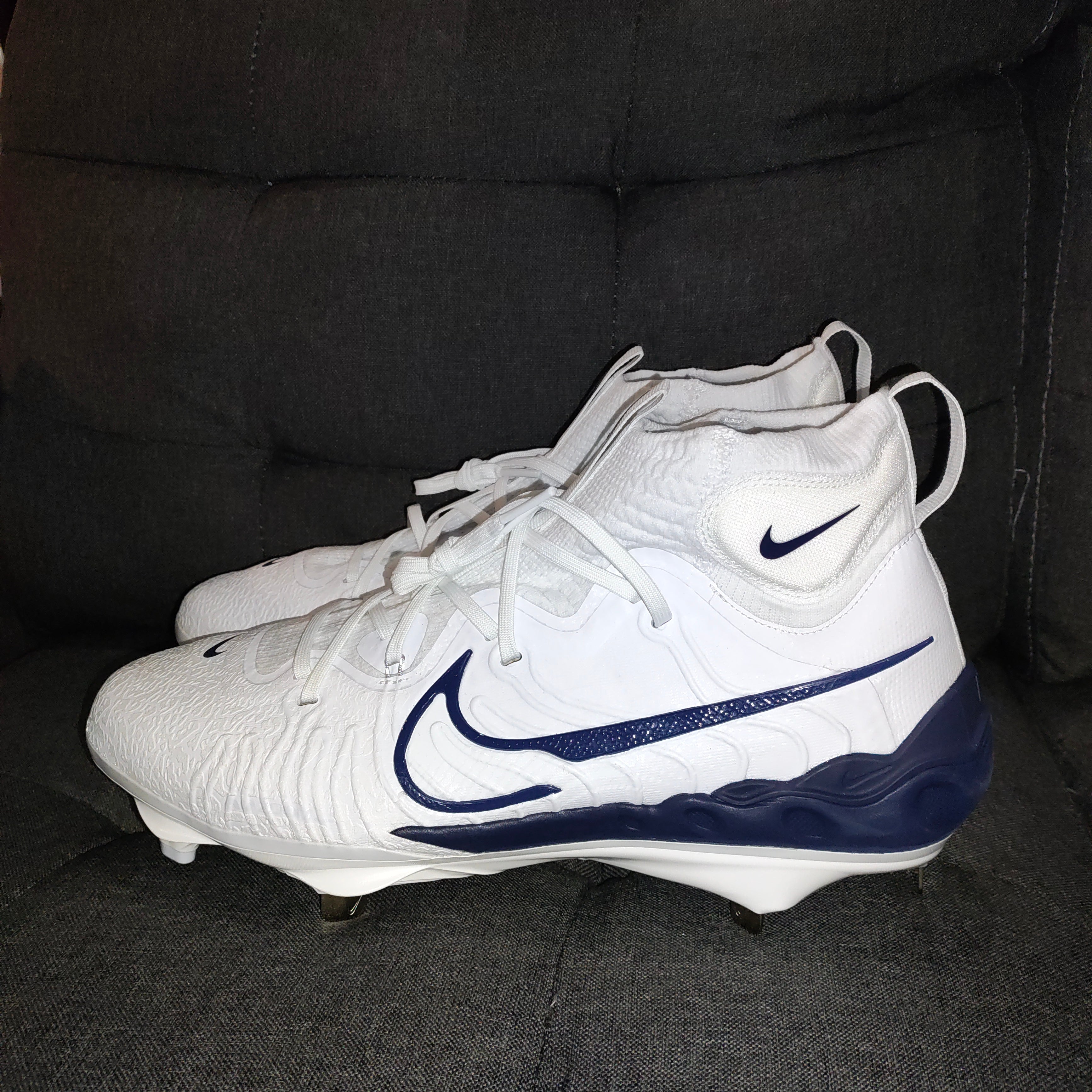 white nike metal baseball cleats