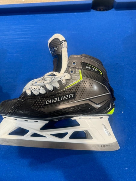 New Senior Bauer Regular Width 10 Supreme Elite Hockey Skates