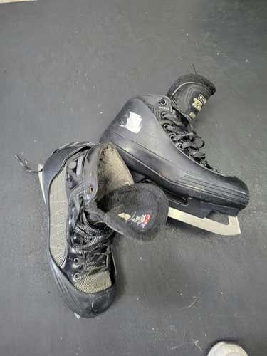 Used Ccm Tacks 852 Junior 06.5 Goalie Skates