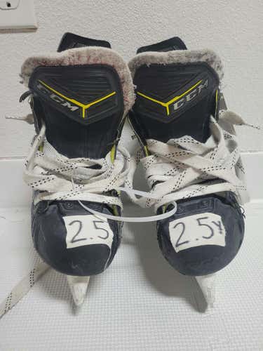 Used Ccm 9380 Supertacks Junior 02.5 Ice Hockey Skates