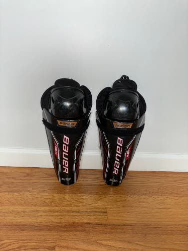 Bauer Hockey knee guards. In Great Condition