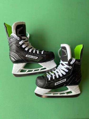 Used Junior Bauer XLS Hockey Skates Regular Width Size 1