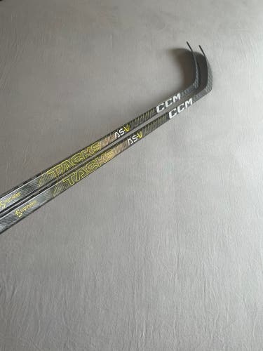 *2 Pack* of New Intermediate CCM Super Tacks AS-V Right Handed Hockey Sticks 55 Flex P29