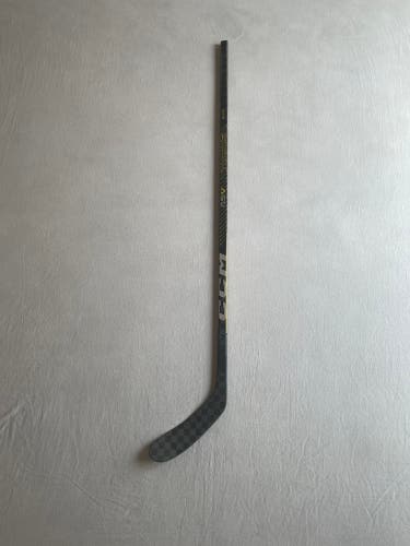 Like New Junior CCM Super Tacks AS-V Right Handed Hockey Sticks 50 Flex P28