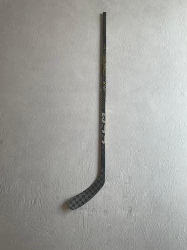 New Junior CCM Super Tacks AS-V Right Handed Hockey Sticks 50 Flex P29