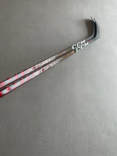*2 Pack* of New Junior CCM Jetspeed FT5 Pro Right Handed Hockey Stick 50 Flex P28