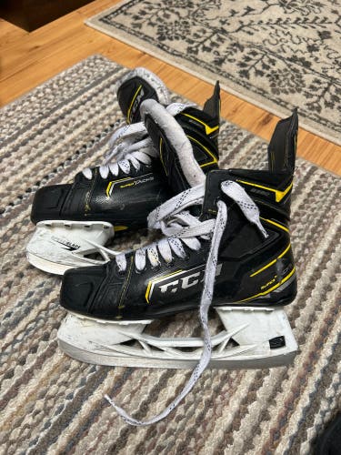 Used Youth CCM Narrow Width 6.5 Super Tacks Hockey Skates