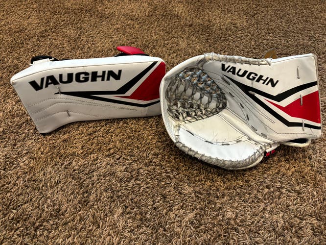 Vaughn SLR3 Youth full right goalie gloves