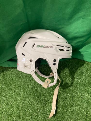 White Used Medium Bauer Re-Akt 150 Helmet