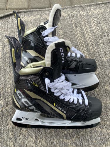New Senior CCM Regular Width  9 Tacks AS-590 Hockey Skates