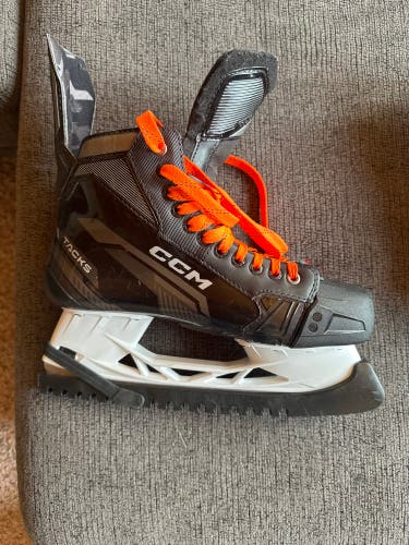 Barely Used Senior CCM 10.5 Tacks Vector Hockey Skates