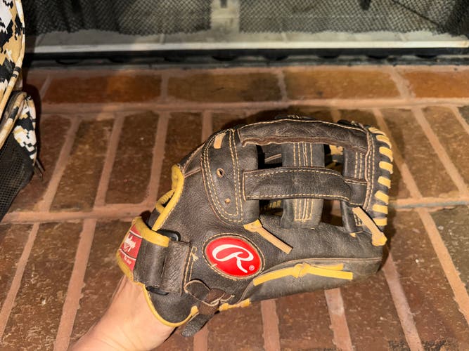 Used Right Hand Throw Rawlings Highlight Series Baseball Glove 11.5"