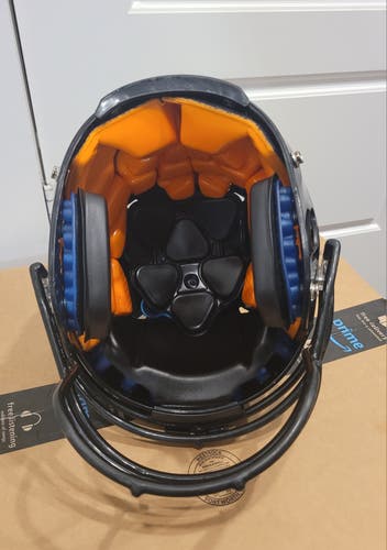 Used Medium Youth Schutt Youth Recruit hybrid Helmet