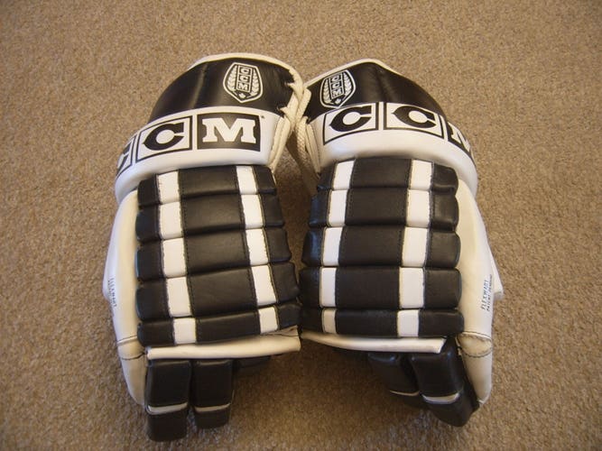 Hockey Gloves-Excellent Condition Vintage CCM HG135 Hockey Gloves Bruins/Flyers/Penguins