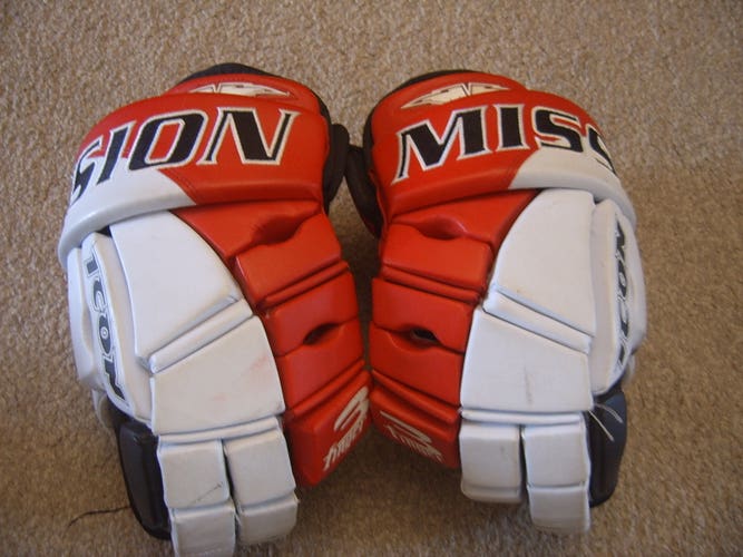 Hockey Gloves-Great Condition Mission ICON Senior Hockey Gloves 13" 3-Finger