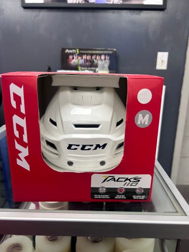 New Medium CCM Tacks 110 Helmet