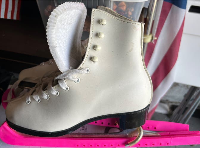 Figure Skates size 5 with guards