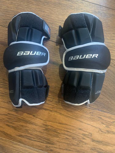 LIKE NEW  USED Bauer Elbow Pads   Hockey Referee Elbow Pads   SIZE SR M OR S