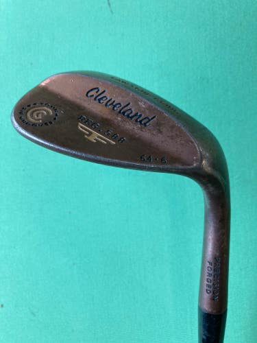 Used Men's Cleveland Reg 588 Right Handed 64 Degree Wedge