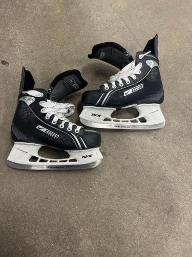 Used Intermediate Nike Bauer Supreme One05 Hockey Skates Regular Width Size 4