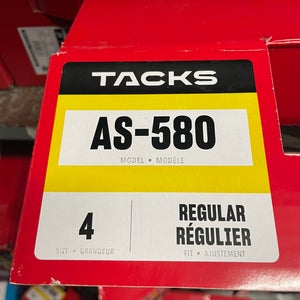 New Intermediate CCM Regular Width Size 4 AS-580 Hockey Skates