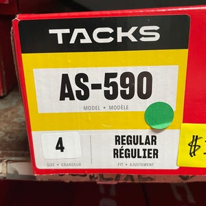 New Intermediate CCM Regular Width Size 4 Tacks AS-590 Hockey Skates *No Runners*
