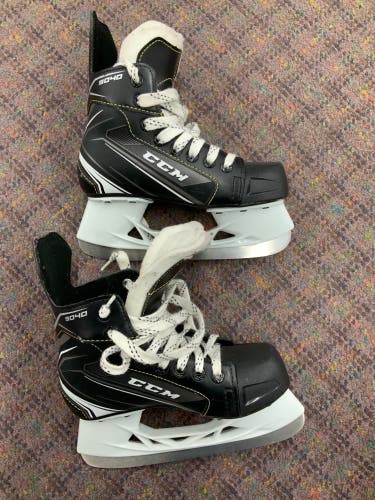 Used Junior CCM Size 1 Tacks 9040 Hockey Skates