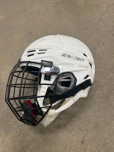 White Used Small Bauer Re-Akt 95 Helmet