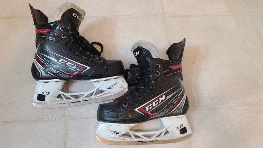 Used Junior CCM JetSpeed XTra Pro Hockey Skates Regular Width Size 2