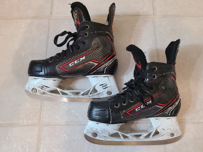 Used Junior CCM JetSpeed XTra Hockey Skates Regular Width Size 1