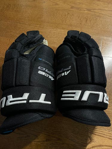 Brand New True A6.0 Pro Hockey Gloves *Mismatched Size 13” and 14”