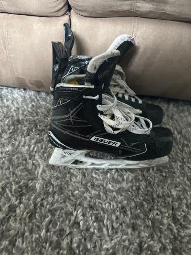 Used Intermediate Bauer Regular Width  Size 5 Supreme 1S Pro Hockey Skates