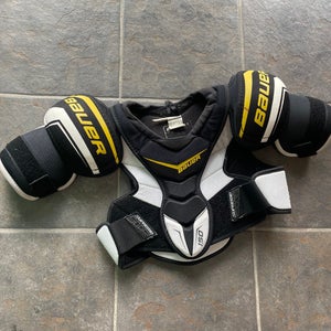 Used Large Junior Bauer Supreme 150 Shoulder Pads