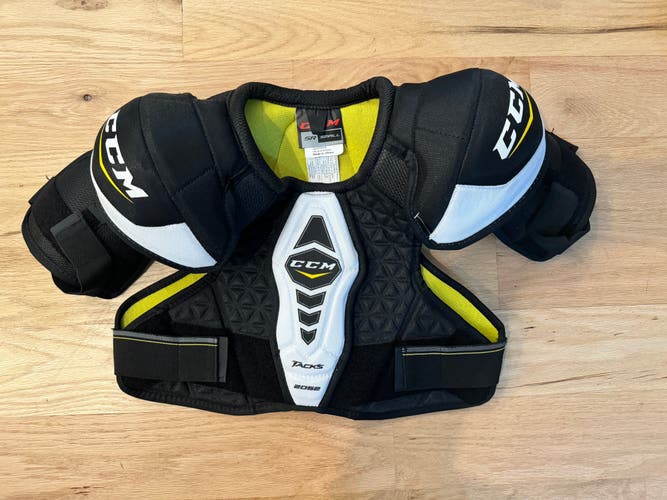Used Small CCM Tacks 2052 Shoulder Pads