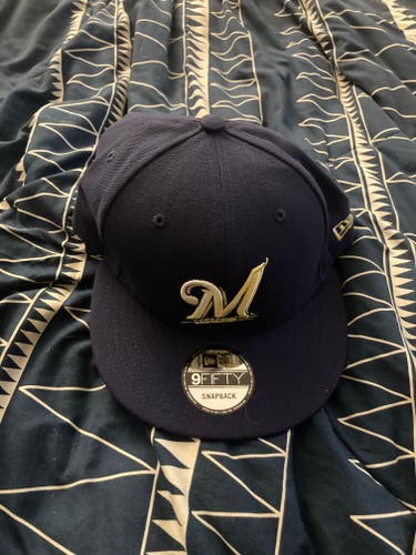 Brand new Milwaukee Brewers New Men's One Size Fits All New Era Hat