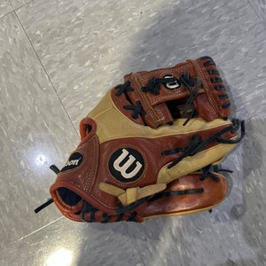 Brown Used Wilson A550 Right Hand Throw Baseball Glove 11"