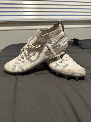 White Used Unisex Low Top Molded Cleats Spotlight MC