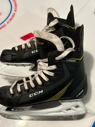 Used Intermediate CCM Size 5 CCM 1052 Hockey Skates